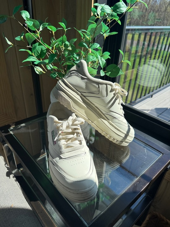 Reebok Shoes - Reebok Cream/Off-White Low-Top Sneakers